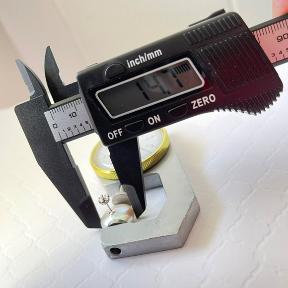 Big Size White Coin 12-14mm Cultured Freshwater Pearl Stud Earrings - Picture 6 of 10